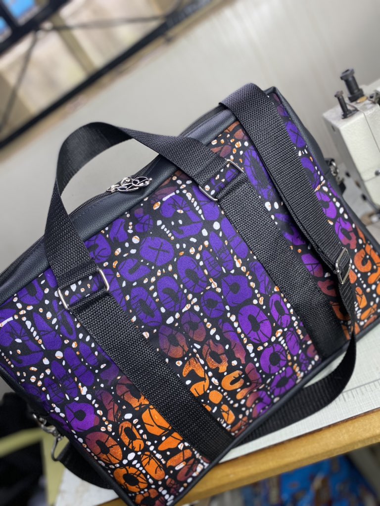 Choosing fabrics for your accessories is a very important decision that determines if your bag/jewelry will be attractive and pleasing to the eye or not!

That said… I love this purple!!! 💜💜💜

Price: N12,000 only

#dunsincrafts #ankaralaptopbag