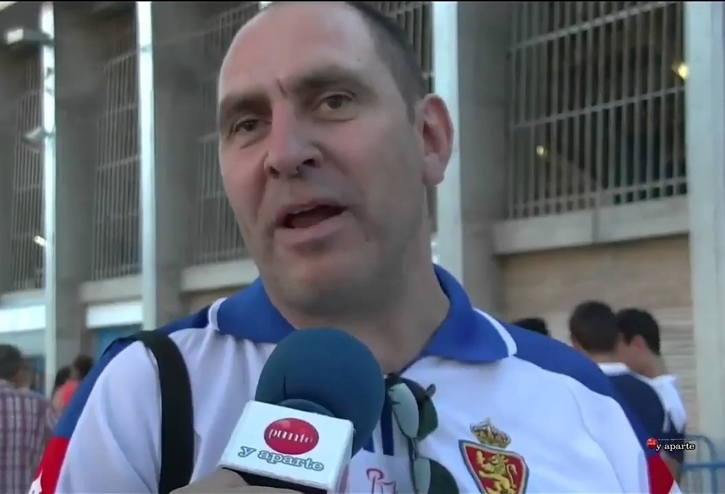 LVZARAGOZA's tweet photo. Hoy nos gustaría hablar del Sr. Cuello-Raso. Es seguramente el aficionado más iconico de los últimos años, pero poco sabemos de él, salvo su famoso video y un audio.

¿Está bien? ¿Sigue yendo a la Romareda? ¿Está ilusionado?

Las dudas nos comen por dentro. ¿Alguien sabe algo? https://t.co/u8wq7u8Urg