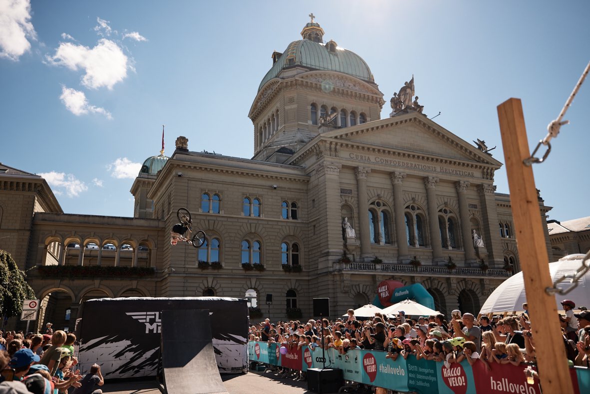 Franziska Teuscher (@fteuscher) on Twitter photo Am 3.9 ist es so weit: <a href="/hallovelo_be/">HalloVelo!</a>! Die Jüngsten eröffnen das Velofestival auf dem City Loop. Jung und Alt rollen auf der Veloparade durch die Stadt. Aus dem Staunen kommt niemand mehr, wenn Velokünstler*innen durch die Luft fliegen. Lust auf mehr?
hallovelo.be
🚲☀️ Am 3.9 ist es so weit: <a href="/hallovelo_be/">HalloVelo!</a>! Die Jüngsten eröffnen das Velofestival auf dem City Loop. Jung und Alt rollen auf der Veloparade durch die Stadt. Aus dem Staunen kommt niemand mehr, wenn Velokünstler*innen durch die Luft fliegen. Lust auf mehr?
hallovelo.be
🚲☀️