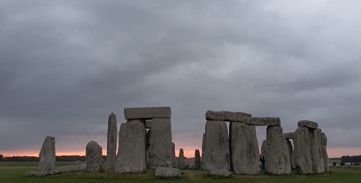 ST0NEHENGE's tweet photo. Sunrise at Stonehenge today (27th August ) was at 6.10am, sunset is at 8.05pm 🌥️ https://t.co/5ifvzK6CVY