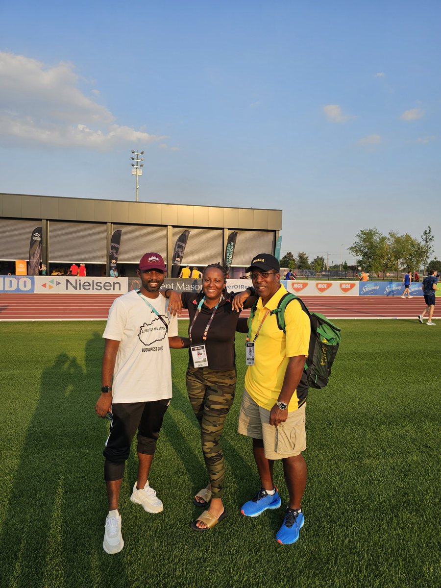 Coach Bee tweet media