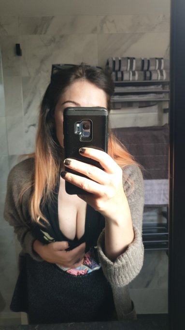 Morning 💋 #clevage #boobs #onlyfansgirl #discountcode   https://t.co/s8LADLiUVc https://t.co/xNuBw3D<a href="/tag/clevage"class="tags">#clevage</a><a href="/tag/boobs"class="tags">#boobs</a><a href="/tag/onlyfansgirl"class="tags">#onlyfansgirl</a><a href="/tag/discountcode"class="tags">#discountcode</a>