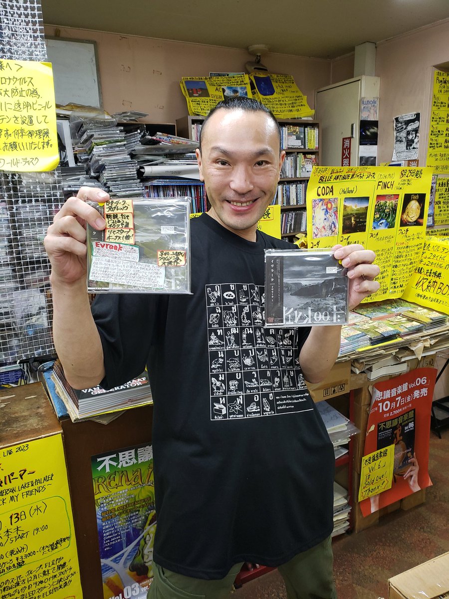 WORLD_DISQUE's tweet photo. 本日、Evraak (イヴラーク)のギタリスト、菅野ハヤヲさんにご来店頂きました!
有り難うございました!
Evraak / Evraak Ⅰ (イタリア盤、国内仕様) 当店にて、絶賛発売中です!
https://t.co/3aWoES5cfs https://t.co/whbgItWTYM