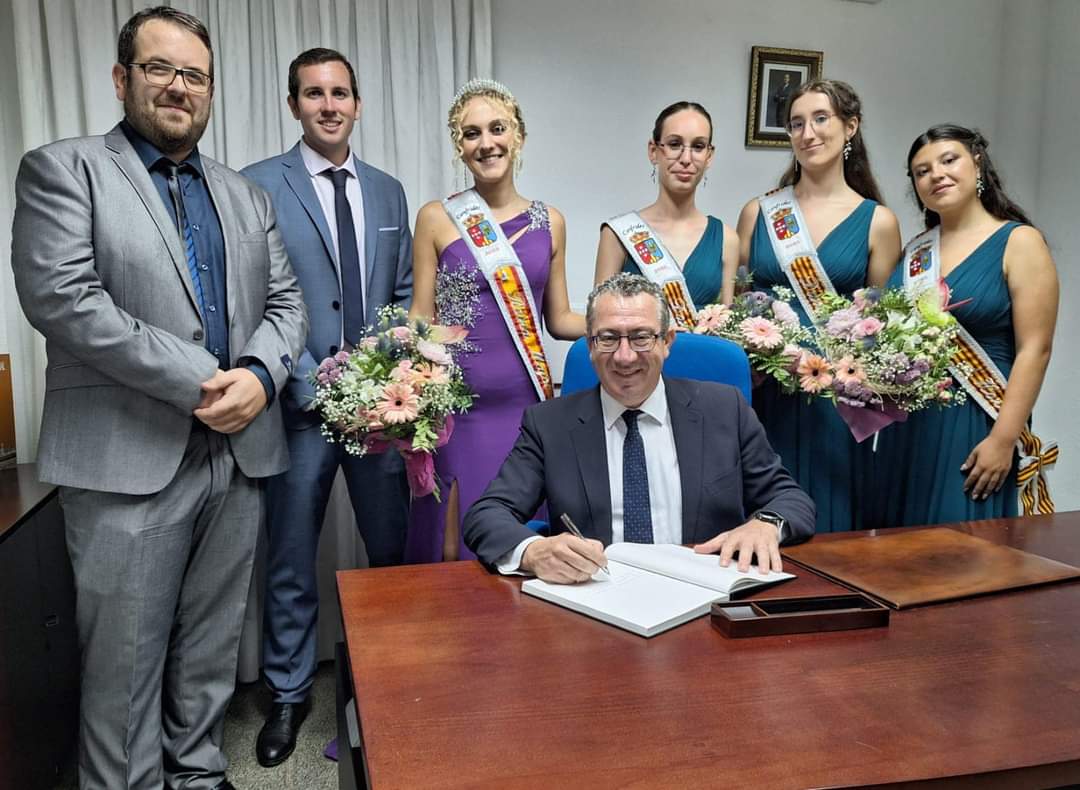 RubenPicoES's tweet photo. Presentación de la Reina y Damas 2023 de @confrideslabdet ✨

Enhorabuena a la Reina Ana Serralta y a las Damas Laura Serna, Maria Ferrandis, Silvia Guinea, y felicidades a la Comisión de Fiestas 2023.

Gracias a @toniperezbnd, Presidente de @dipuAlicante, por acompañarnos. https://t.co/AggcsFsG8t
