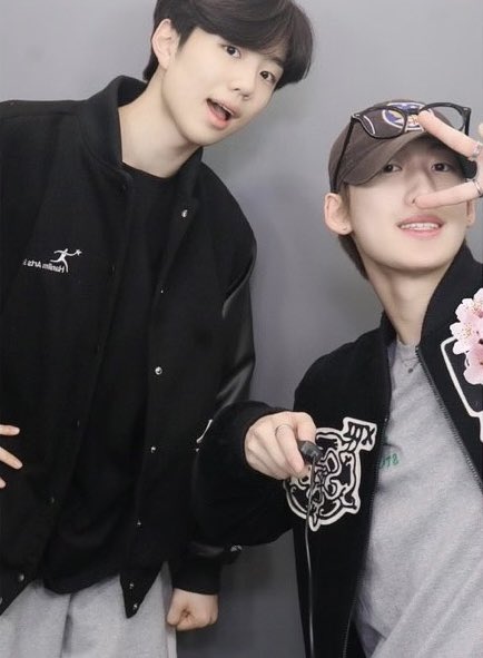 seobin_chu's tweet photo. 아 하동즈 보고싶어
너희끼린 자주 보겠지
한림 교실 칠판이 되어서 내가 너희를 보고싶어 https://t.co/toQrfOtkC2
