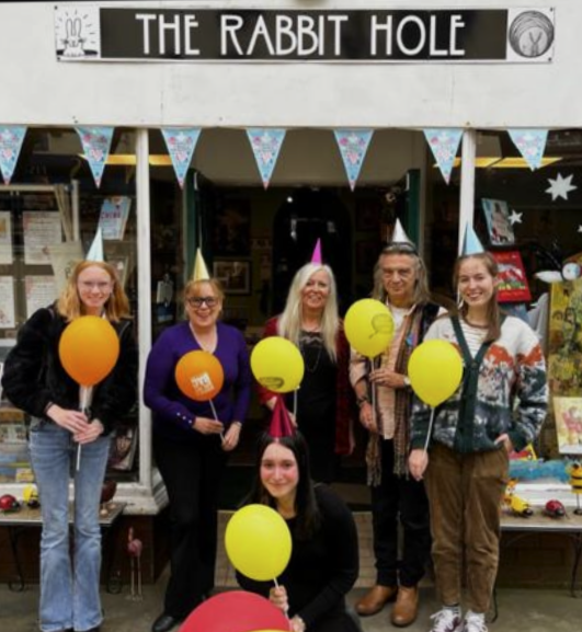 Therabbits21's tweet photo. Thank you to everyone who sent best wishes and called in yesterday to celebrate our birthday @Therabbits21
Lovely day in Brigg with reading groups, @1totallylocally Indie Market Team, #RabbitingOn spoken word #RabbitWriters, #creActiv musicians, authors and our amazing community https://t.co/hW0UHcgFef