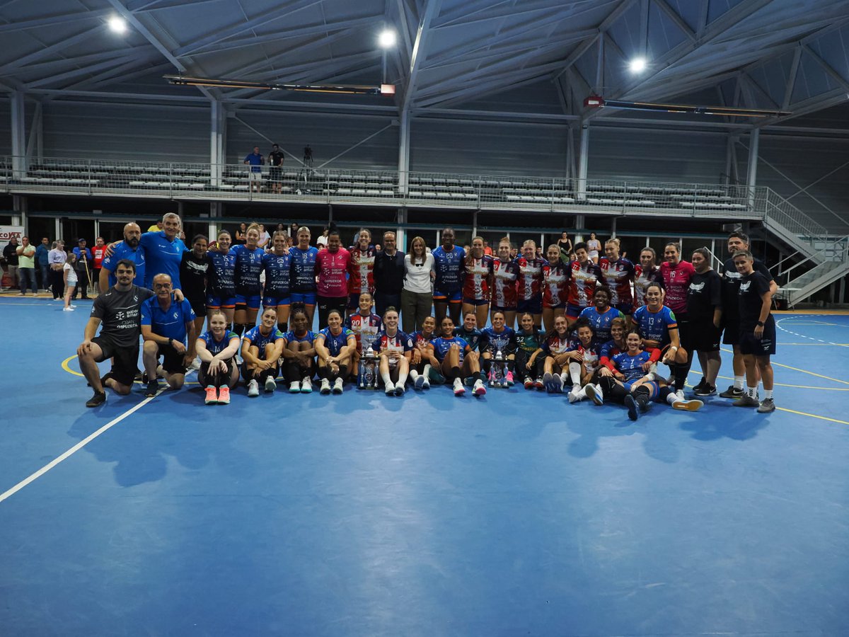 BalonmaBeraBera's tweet photo. Organizar un torneo con cuatro equipos implicados es muy exigente y, por esa razón, solo nos queda agradecer a localidad de @Villacelama, especialmente a su alcalde, Javier Pérez, y a los pueblos cercanos, su implicación y acogida. https://t.co/Qon5hIsN58