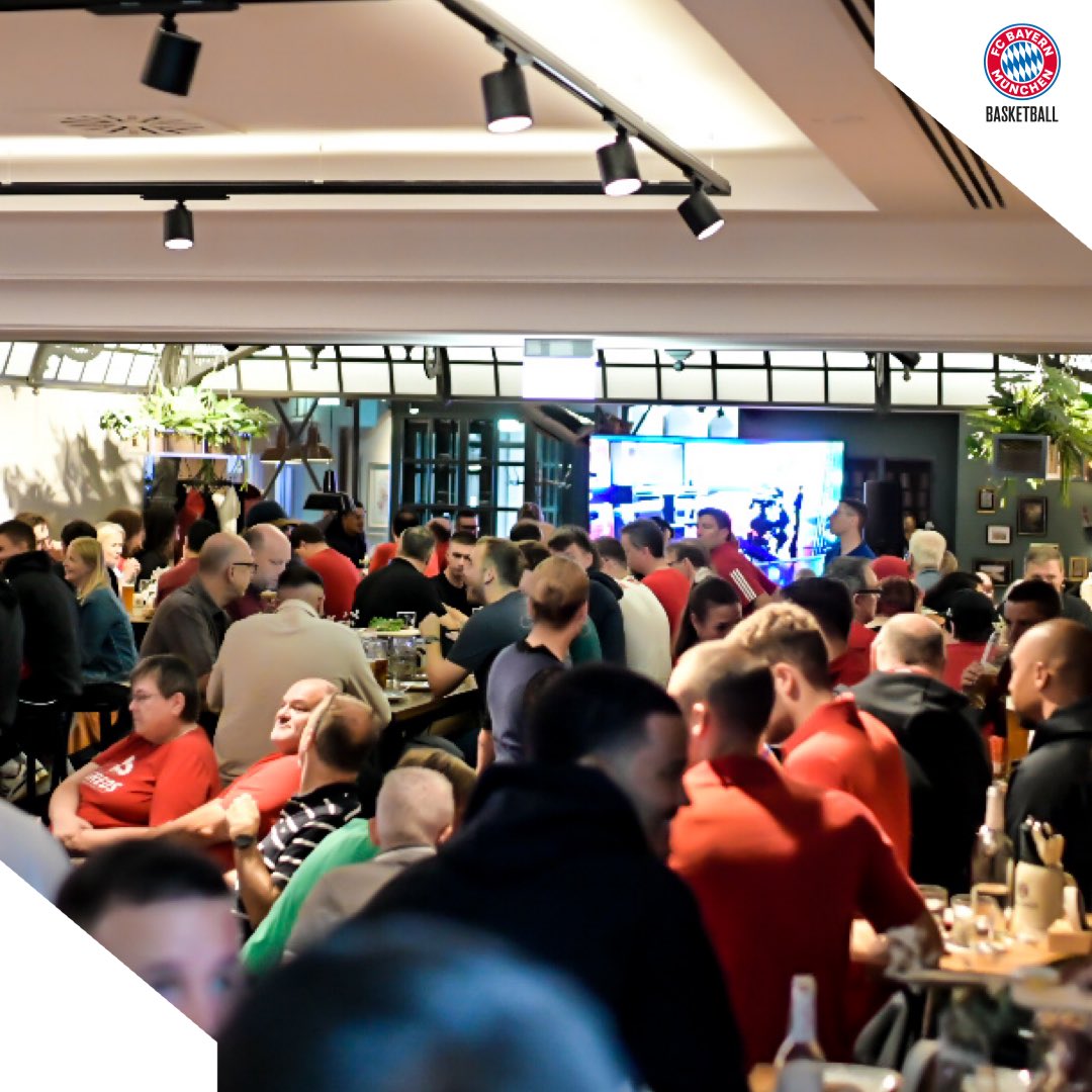 🫶 Season Opening Event mit 200 Fans &amp; Mannschaft im #Herrschaftszeiten. Weißwurstfrühstück schmeckt. WM-Spiel schmeckt.

#FCBB #Fans #WeBallTogether #FIBAWC