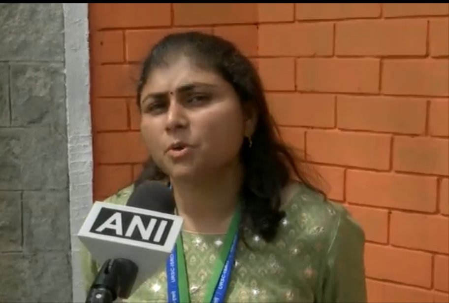 JurnoSuchitra's tweet image. #Chandrayaan3Mission की सफलता में अहम भूमिका निभाने वाली भारत की महिला वैज्ञानिक। इनसे मुलाकात करके एक नई ऊर्जा मिली कि जीवन में कुछ भी असंभव नहीं है बस कोशिश लगातार करते जाना है सकारात्मक सोच और दृढ़ इच्छा शक्ति के साथ। Salute &amp;amp; Respect to our real stars🇮🇳👏👏
#ISROScientists