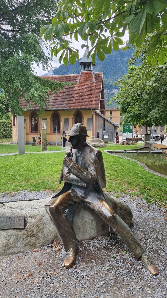 miplotex's tweet photo. #SherlockHolmes duelliert sich mit seinem Erzfeind Professor Moriarty
Er stürzt und stirbt
Scheinbar
Story wird nicht verraten
Im #sherlockholmesmuseum #meiringen
und am #reichenbachfall im Berner Oberland
Für Liebhaber der Geschichten von Sir Arthur Conan Doyle zwei Pilgerorte🕵️♂️ https://t.co/dzwfiM4kCQ
