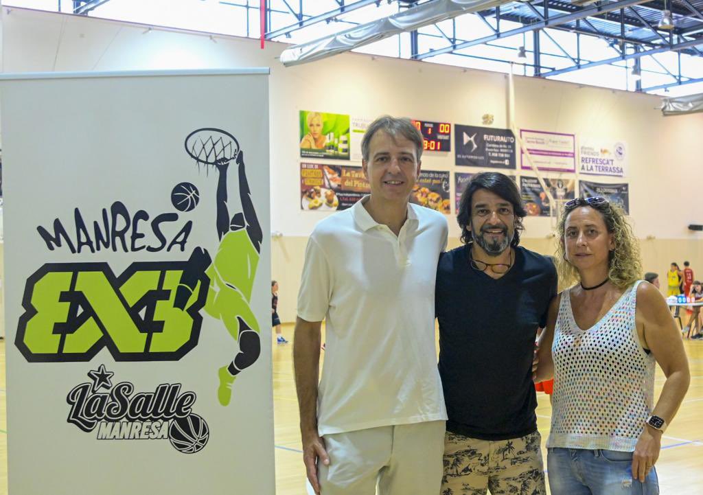 ajmanresa's tweet photo. 🏀 Gran ambient de bàsquet i Festa Major amb el torneig 3x3 de @basquetsalle celebrat aquest dissabte 📈 78 equips masculins i femenins, 234 esportistes i centenars d'espectadors 👉 Hi va assistir el regidor d’Esports @anjovalenti i la regidora Isabel Sànchez https://t.co/2dekPd8ti7