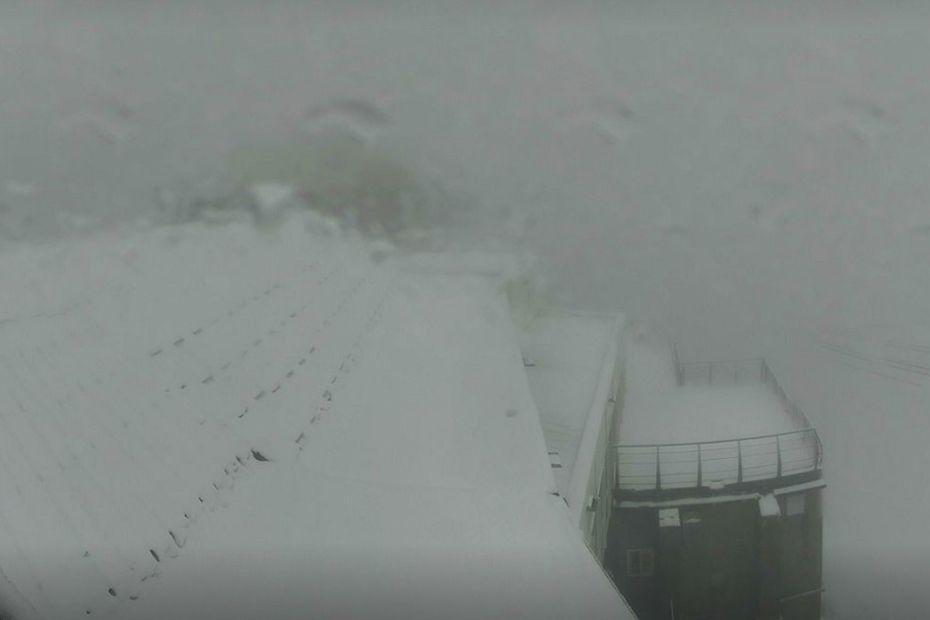 PHOTOS. Météo : 20 degrés perdus en deux jours, il neige en montagne pour ce dernier dimanche d'août france3-regions.francetvinfo.fr/occitanie/haut…