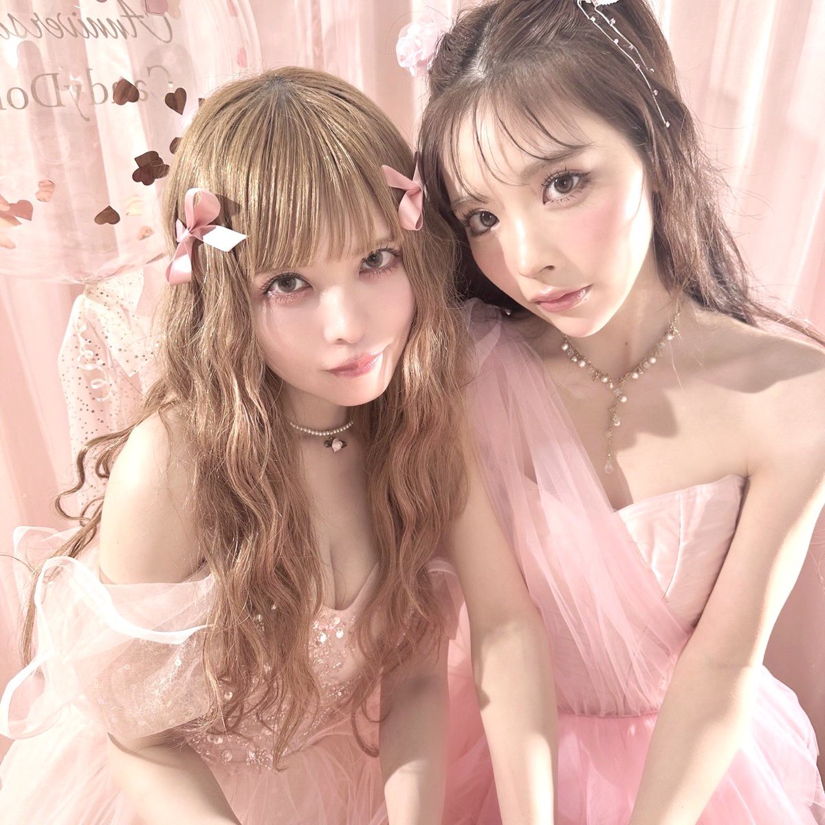 𝗢𝗙𝗙 𝗦𝗛𝗢𝗧 📷´-

CandyDollプロデューサーの益若つばささんと、ニューアンバサダー緩苺ちゃんのオフショットをお届け💌

かわいすぎる空間で今回のビジュアルを撮影してきました🤍

ツーショットビジュアルの公開をお楽しみに……🧁 https://t.co/rK5p2MeAee
