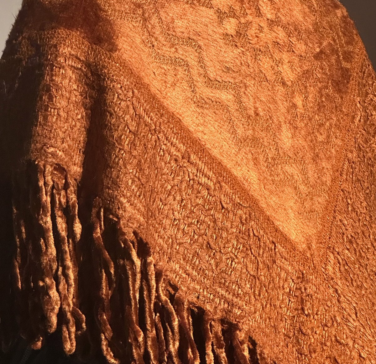 trajepopular's tweet photo. Trajebulario 197: Sobretodo cobrizo (pelerina adamascada). En la exposición “Vestir de propio” en el Museo del Traje Popular de Morón de Almazán (Soria).
@dipsoria @dipculturasoria
#morondealmazan #soriamuseum #museotrajepopular #vestirdepropio #depropio #sorianitelaimaginas https://t.co/lxLiC5hR53