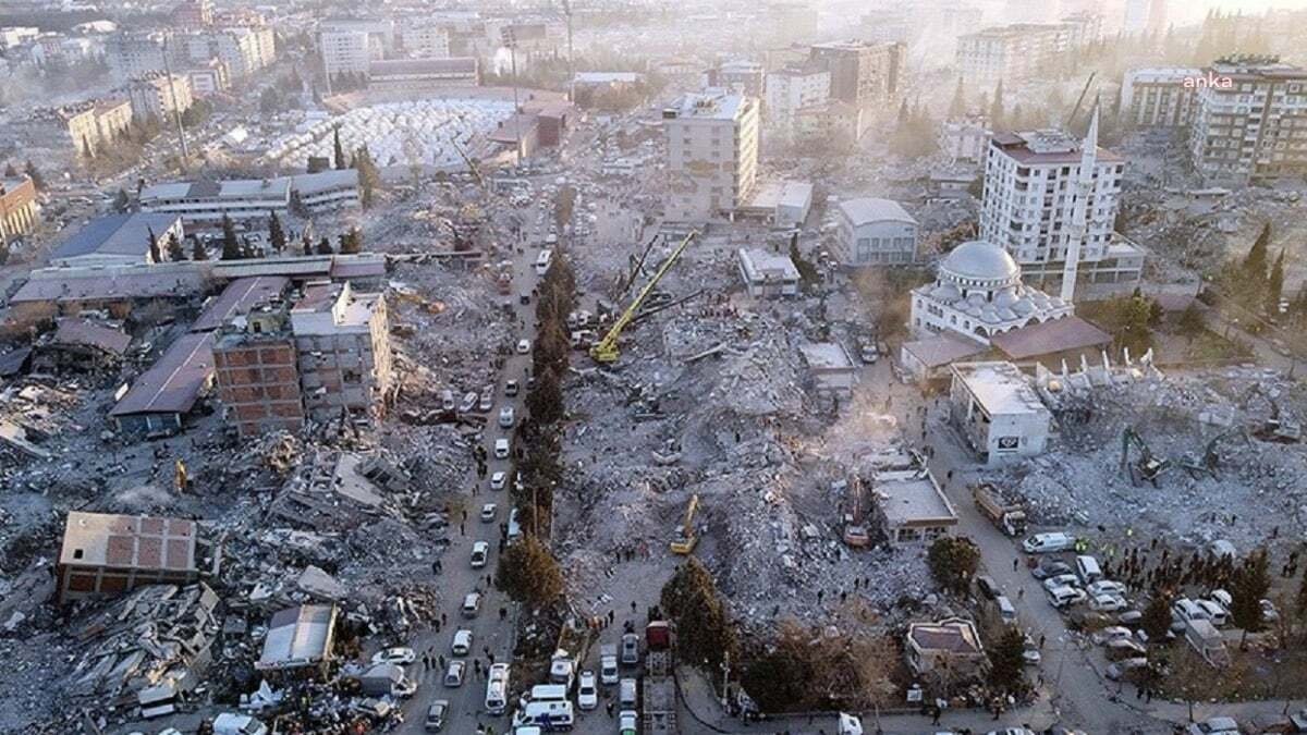 Çevre ve Şehircilik Bakanı Mehmet Özhaseki, Adıyaman’da deprem konutu ihalelerinin detaylarını açıkladı: “16 şirkete 8 milyar 6 milyon TL ihale verildi.” ankahaber.net/haber/detay/ba…