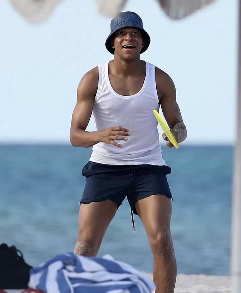 Si viene Mbappe , haré sorteo de su camiseta del madrid entre todos los que me sigan , y den ❤️me gusta y retuiteen este post !!