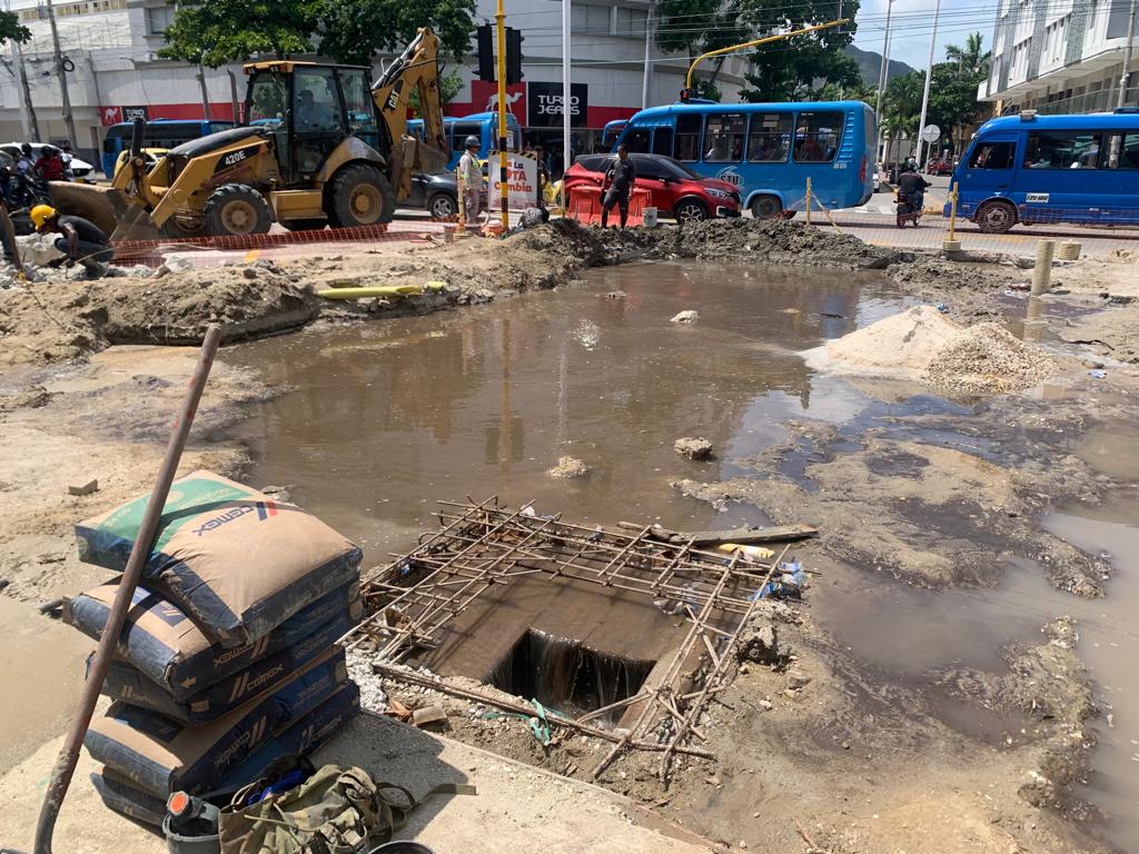 Laportadasm's tweet photo. #SantaMarta Alcaldía hace un nuevo llamado a la Essmar por falta de planeación en trabajos de la carrera 5ta con calle 22
https://t.co/YZ7ASCGswj https://t.co/jnFmB2OcH0