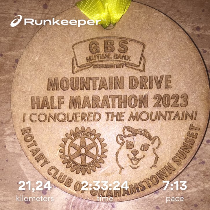 Nelly65199706's tweet photo. #RunningWithTumiSole                               #RunningWithSoleAC                             Yesterday’s run was a bit heavy, it was cold, the body was  stiff but we still showed up and we Conquered the mountain 🥶🏃🏿‍♀️ https://t.co/4PUIwR5UMQ