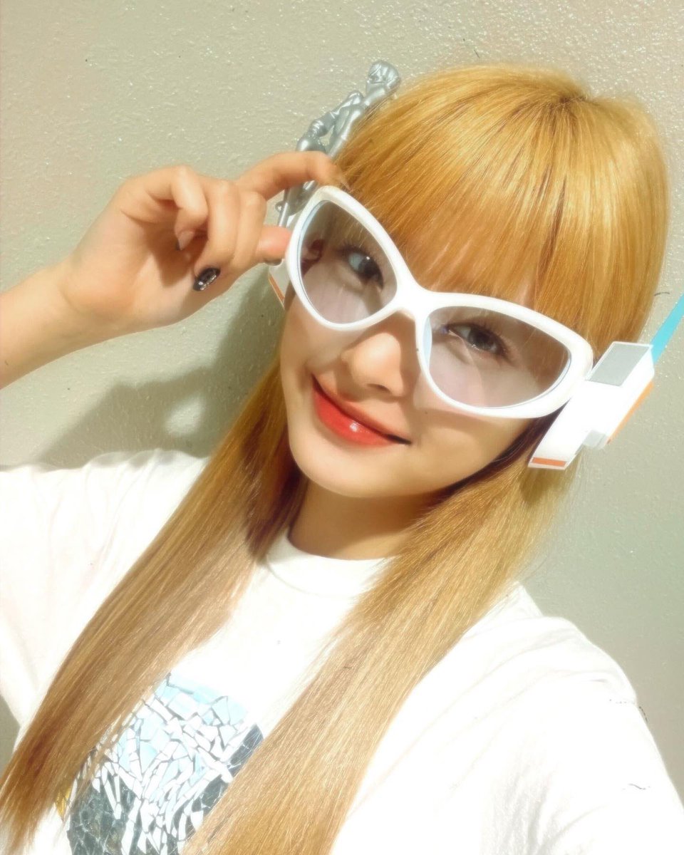 etnchae's tweet image. 🔫 ⌗ 𝗴𝗲𝗻𝘁𝗹𝗲𝗺𝗼𝗻𝘀𝘁𝗲𝗿 x 𝗽𝗹𝗮𝘆𝗼𝘃𝗲𝗿𝘄𝗮𝘁𝗰𝗵  ౨ৎ  testing testing the #newest specs, 𝘨͟𝘦͟𝘯͟𝘵͟𝘭͟𝘦͟ ͟𝘵͟𝘰͟𝘬͟𝘬͟𝘪 . . ! 🤓🐰🎀