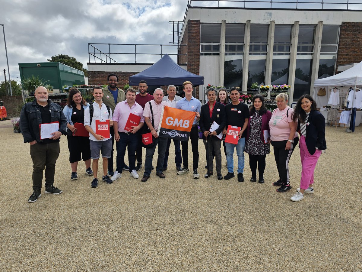 Deangilli6's tweet photo. #TeamGMB in Mid Beds for the great @alistrathern . This constituency needs someone who cares and will be a voice for them โ๐ป๐น
@GMBPoliticsLDN https://t.co/8wFMGMPGFy