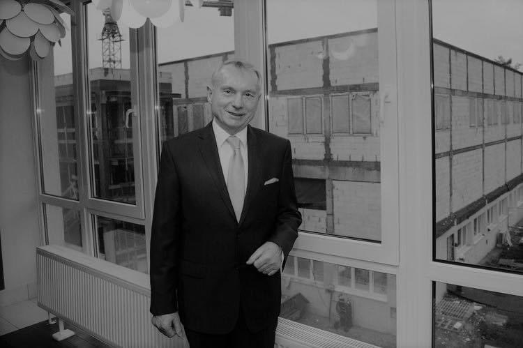 Bardzo smutna informacja. Nie żyje Zbigniew Pawłowicz, wieloletni dyrektor Centrum Onkologii. Osoba niezwykle kochająca Bydgoszcz i walczącą o interesy miasta. Wyrazy współczucia dla najbliższych. Pamięć pozostanie.