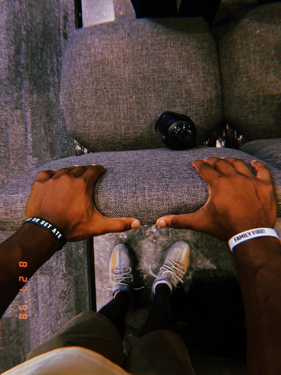 AnthonyCarrie3's tweet photo. @TheDawgCouncil plugged me in on the bands 💚 https://t.co/WCL6MbLBsN