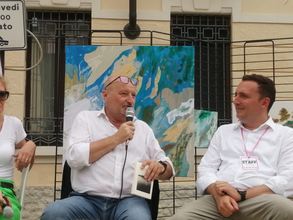 FBinacchi's tweet photo. Eccoli svelati anche a #Quistello alcuni #piccolisegretimantovani con Giada Scandola Luca Malavasi Giulio Girondi, Giovanni Telò. L'aria della golena, le vacanze dei quistellesi le confessioni di Edi Bondioli e la forza del preside del liceo Poltronieri. 
@OLIGOEditore https://t.co/IPfN2QYkgz