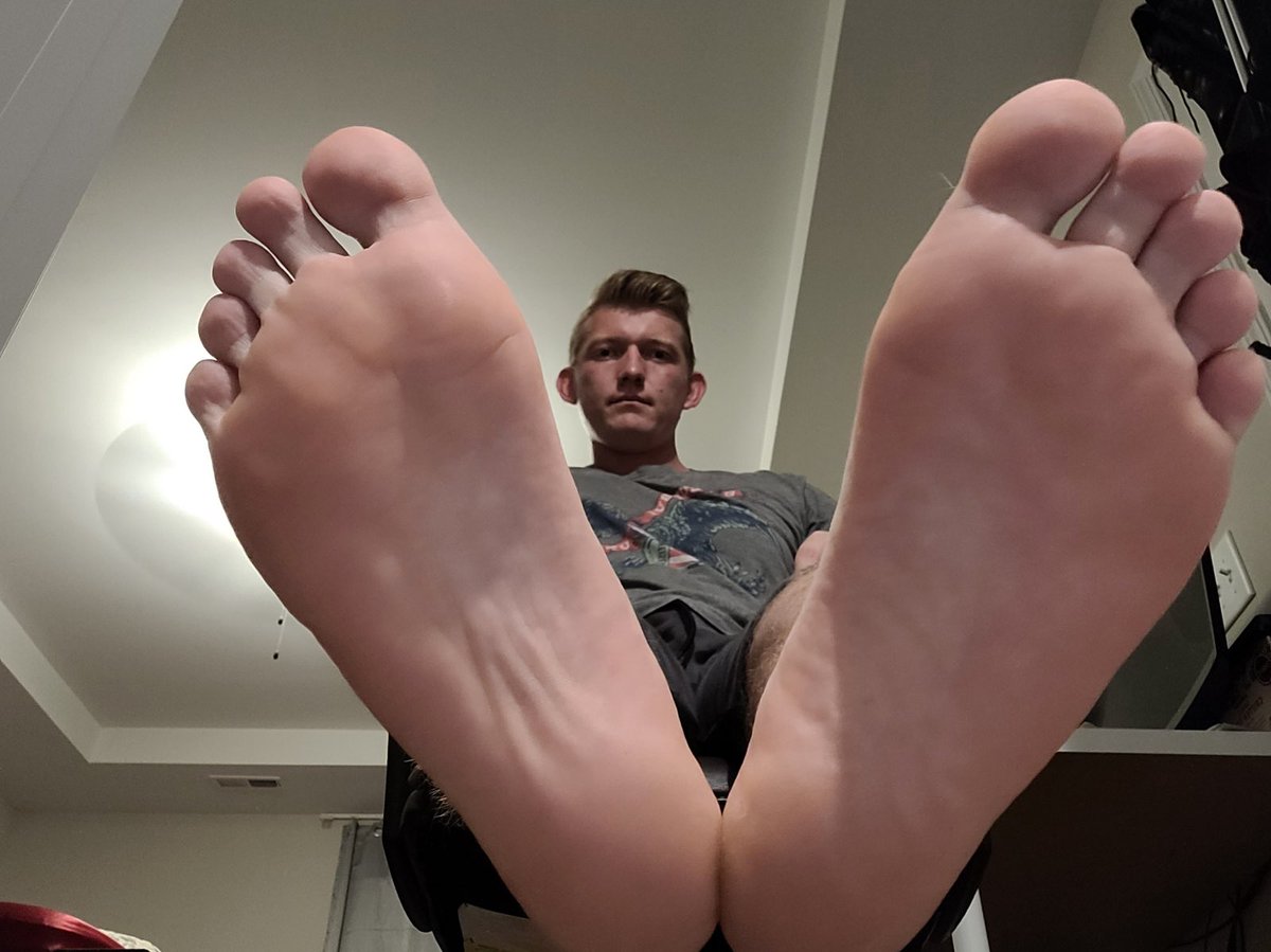 USMasterCleetus's tweet photo. Like these feet slaves? https://t.co/Ooan3E7C9g