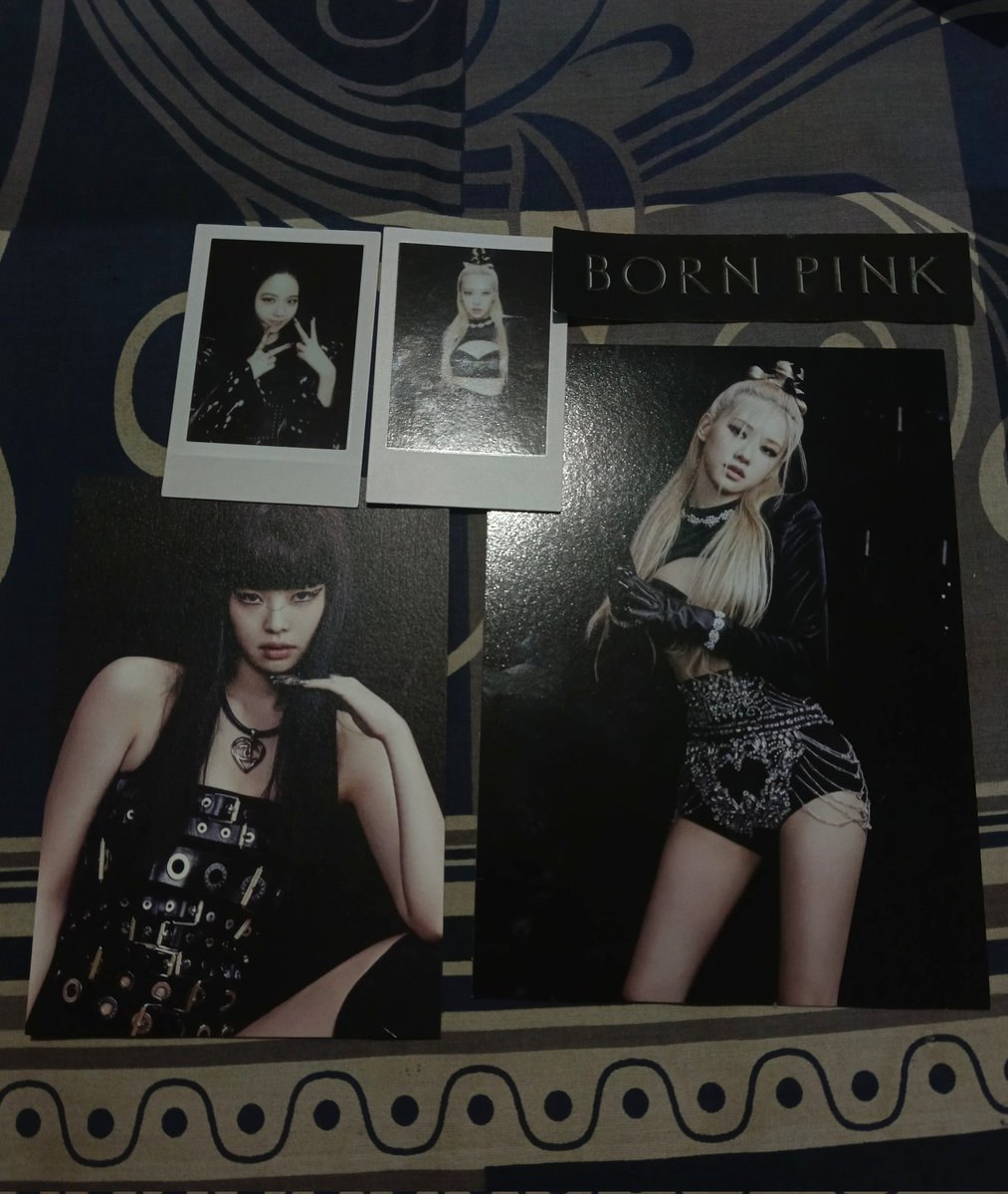 Wts blackpink album, born pink ver black. 

Polaroid 20k/each
Stiker 5k
Rose large photocard 25k
Jennie postcard 15k
Take all? 75k

Minat dm! 

Exclude : ongkir from Banjabaru (Kalsel) 
#bornpinkalbum #wts #jual