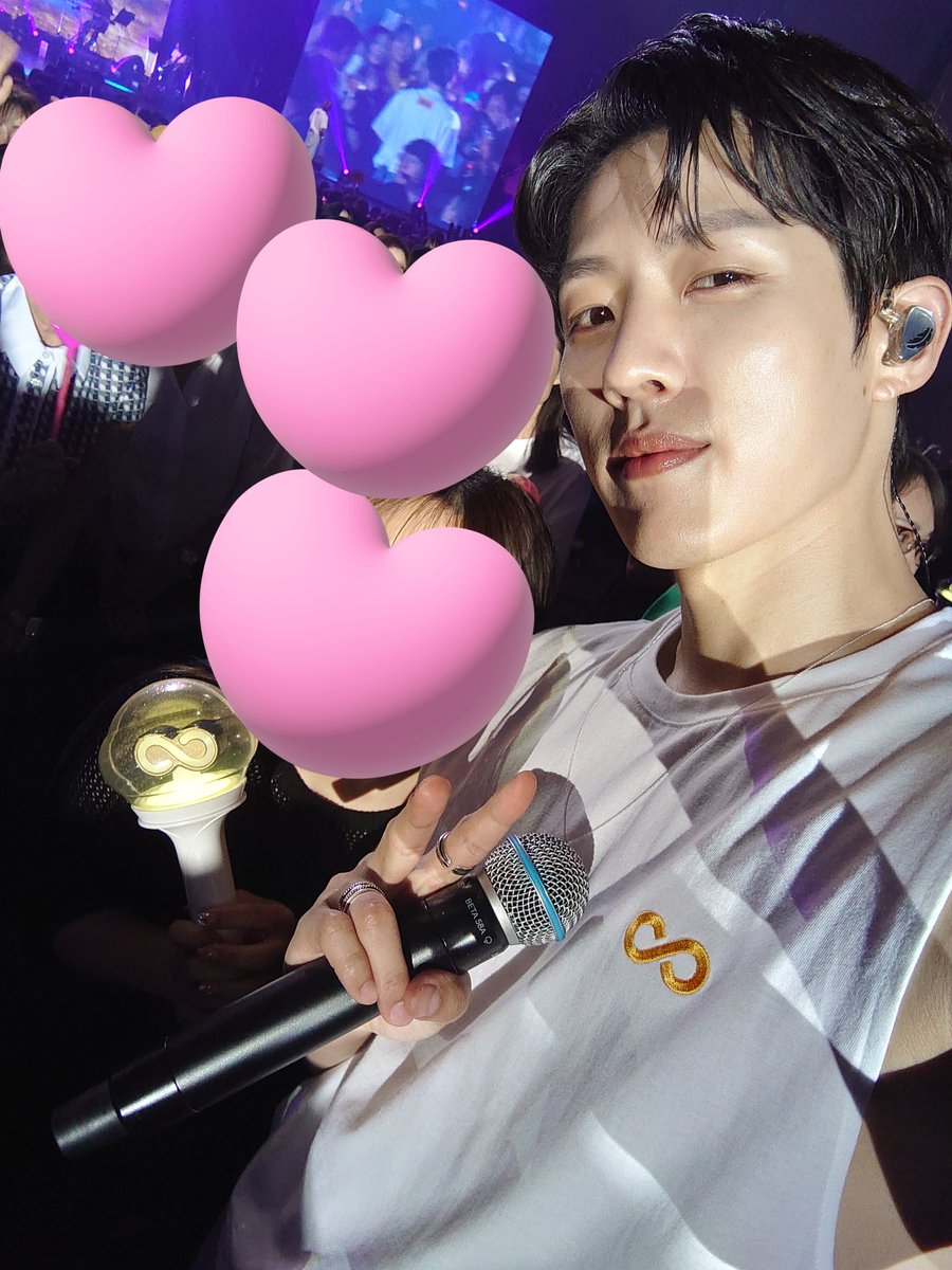 sungyeol_global's tweet photo. [INFO] 230827 INFINITE 2023 CONCERT <COMEBACK AGAIN> IN YOKOHAMA

Selfies taken with fans' phones.

#인피니트 #INFINITE #성열 #이성열 #ソンヨル #SUNGYEOL #2023_INFINITE_CONCERT
#COMEBACK_AGAIN #IFNTinYokohama https://t.co/5Ej4YCaPz5