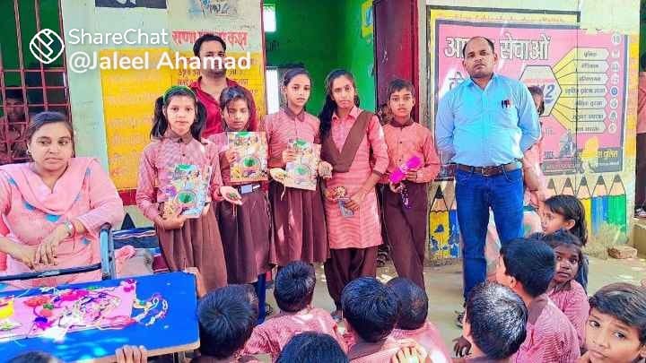 Jyotiku24935301's tweet photo. #Rakhimakingcompetition 
 26 अगस्त को उपस्थित koilara में राखी निर्माण प्रतियोगिता का आयोजन किया गया। बच्चों द्वारा अनुपयोगी वस्तुओं जैसे माचिस की तीली, कांच की चूडिय़ां, शादी के कार्ड,ऊन की मदद से  खूबसूरत राखियाँ बनाई गई। 
@bhadohi_bsa 
@basicshiksha_up 
@shikshansamvad https://t.co/sgMluQDcXQ