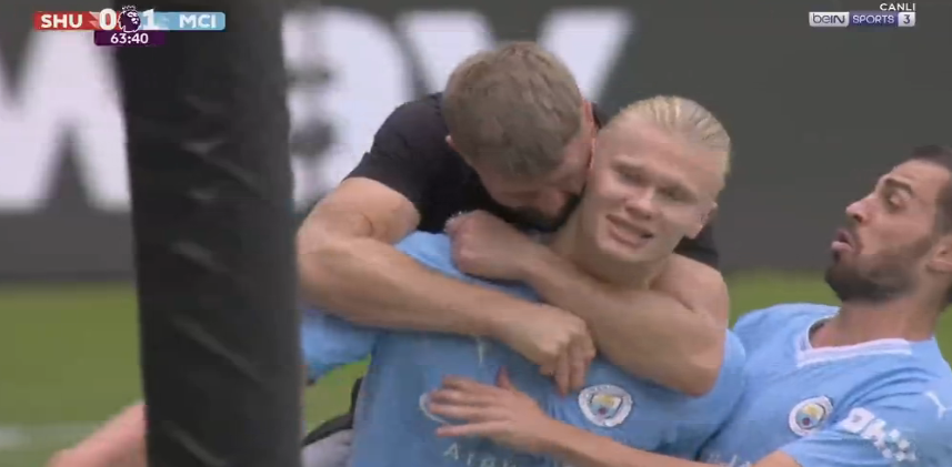 bu adamı niye sever biri ya