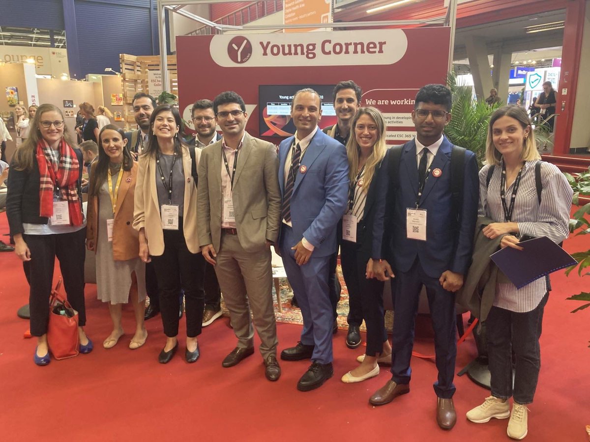 📸 Exciting start at #ESCCongress! Young ESC cardiologists gathered at the #YoungCorner on the first day. Sharing knowledge and connections for a promising future in cardiology. 🇬🇷🇬🇷#CardioConnect #NextGenCardio