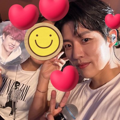 sungyeol_global's tweet photo. [INFO] 230827 INFINITE 2023 CONCERT <COMEBACK AGAIN> IN YOKOHAMA

Selfies taken with fans' phones.

#인피니트 #INFINITE #성열 #이성열 #ソンヨル #SUNGYEOL #2023_INFINITE_CONCERT
#COMEBACK_AGAIN #IFNTinYokohama https://t.co/5Ej4YCaPz5