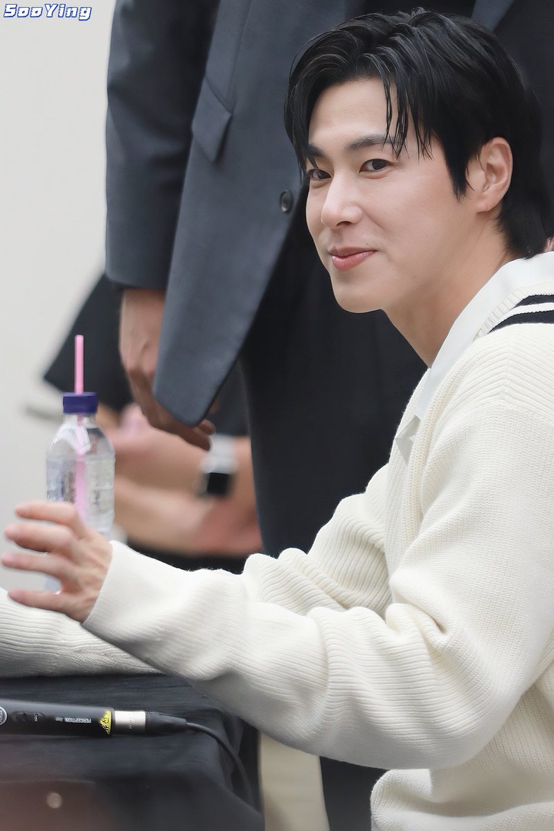📷 23.08.27  「COEX 사인회」

🩵 帅の咧咧咧.~

#유노윤호 #정윤호 #YUNHO #CHUNGYUNHO #UKNOW 
#ユノ #ユンホ 
#동방신기 #东方神起