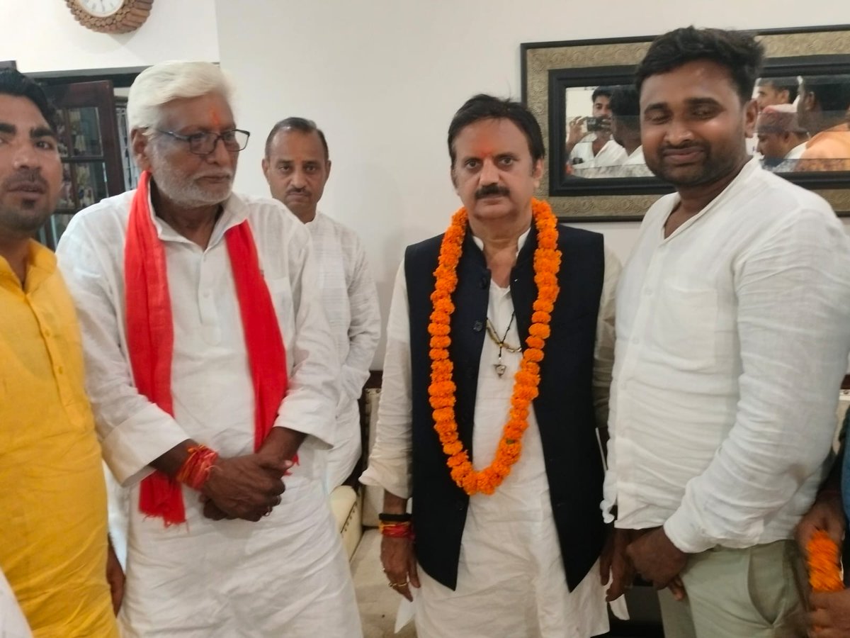 DwivediShyamlal's tweet image. मध्य प्रदेश शासन के  कैबिनेट मंत्री विंध्य के लोकप्रिय नेता आदरणीय Rajendra Shukla जी का रीवा आगमन पर निवास पर आत्मीय स्वागत किया।
#RajendraShukla