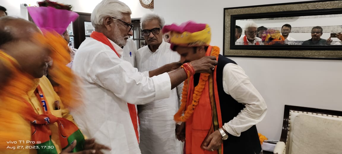 DwivediShyamlal's tweet image. मध्य प्रदेश शासन के  कैबिनेट मंत्री विंध्य के लोकप्रिय नेता आदरणीय Rajendra Shukla जी का रीवा आगमन पर निवास पर आत्मीय स्वागत किया।
#RajendraShukla