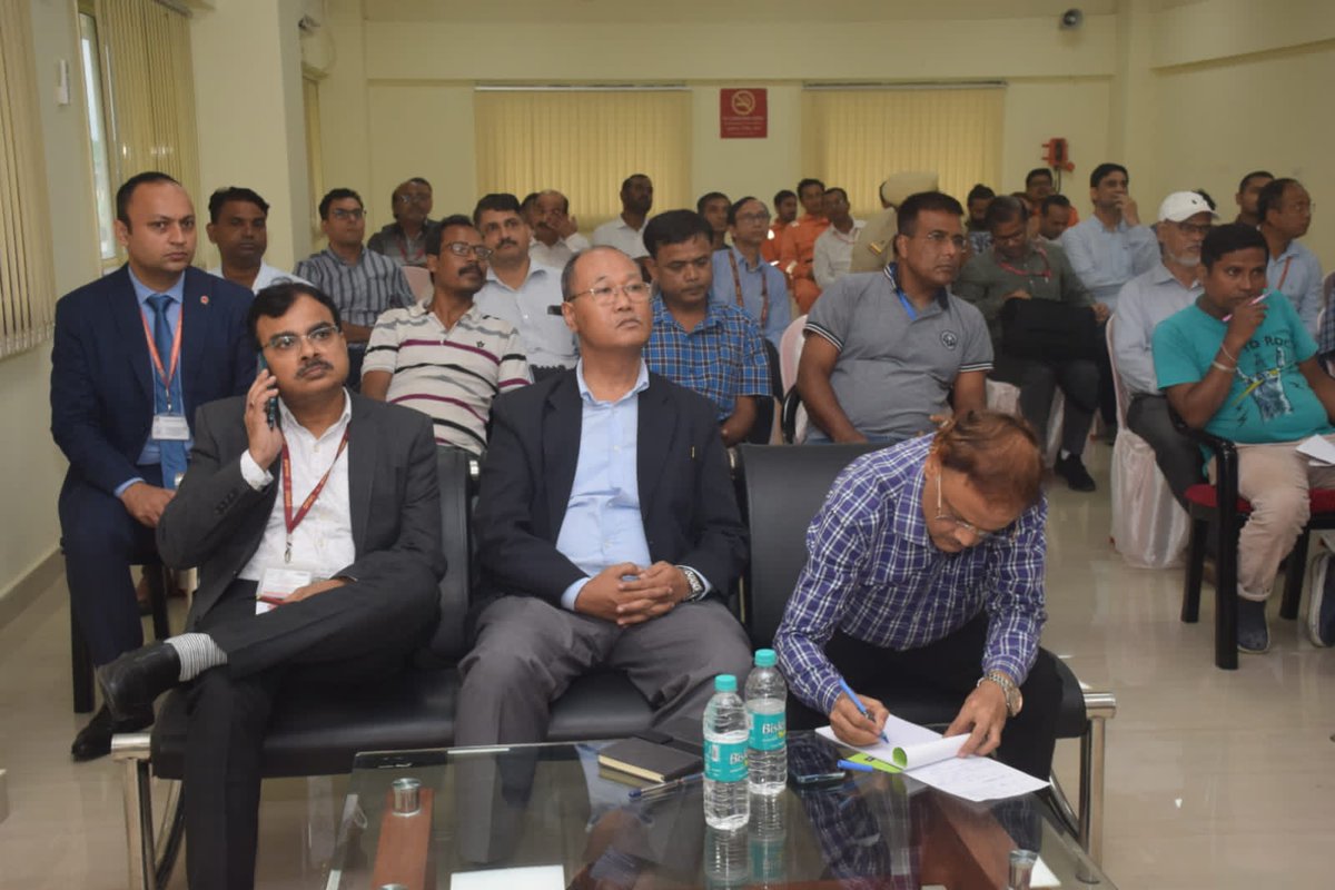 Rameswar_Teli's tweet photo. Visited the @IndianOilcl POL Depot at Moinarbond, Rongpur, Silchar. 

Interacted with the senior officials at the facility, took stock of the plant's functioning &amp; encouraged them to ensure highest standards of efficiency.

@PMOIndia 
@HardeepSPuri 
@PetroleumMin https://t.co/nQED14cH08