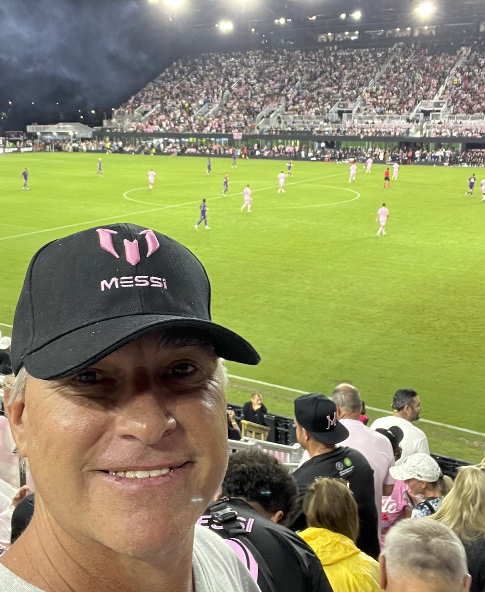harrylpg's tweet image. 🟡Como comprar entradas para ver a MESSI en Miami

🔶Si no estas en MIAMI:
1. intermiamicf.com
2. Pica en "SINGLE MATCH TICKTES" y ahí aparecen todo los partidos futuros. Elegí el que coincida con tu fecha de viaje.
3. Te redirecciona a Ticketmaster y te da 8 minutos para…