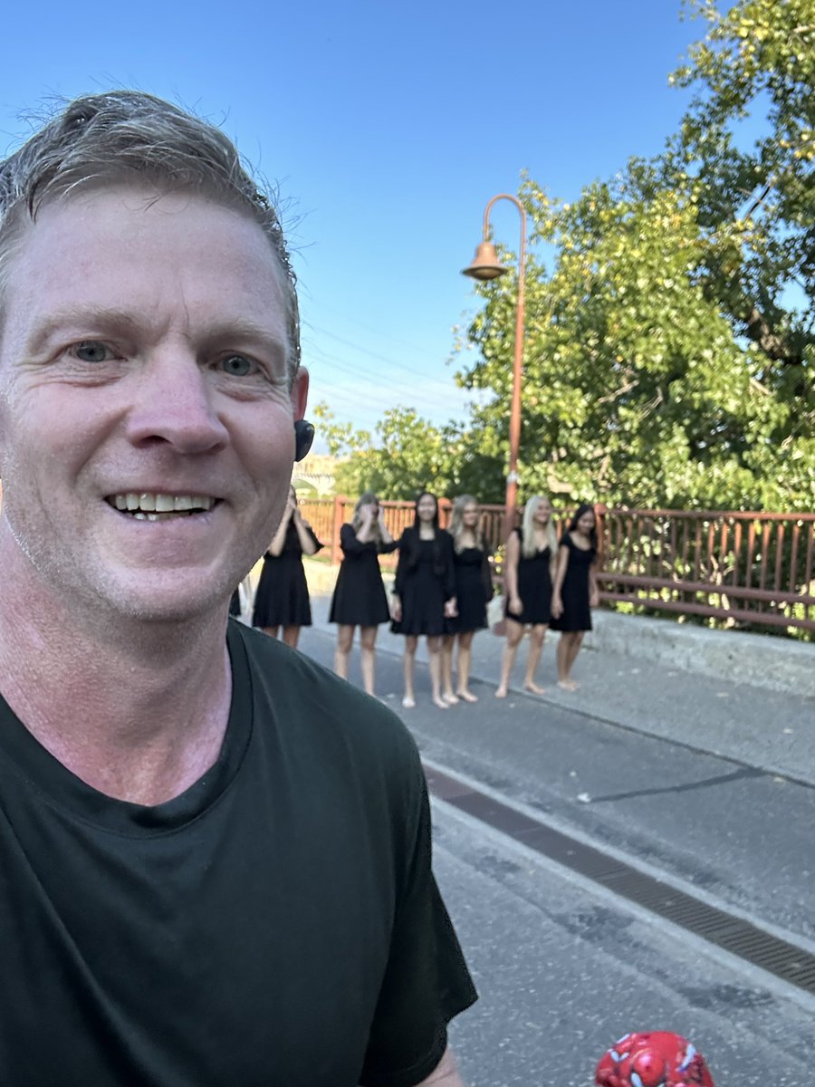 corinhoggard's tweet photo. Basically did a half marathon #RunTheRiver this morning.
Got started as the sun came up, crossed the Franklin Bridge, found the @turkeysofumn along University, went back-and-forth over the Stone Arch Bridge, and broke up a photo session. https://t.co/Yn0aQkyVT3
