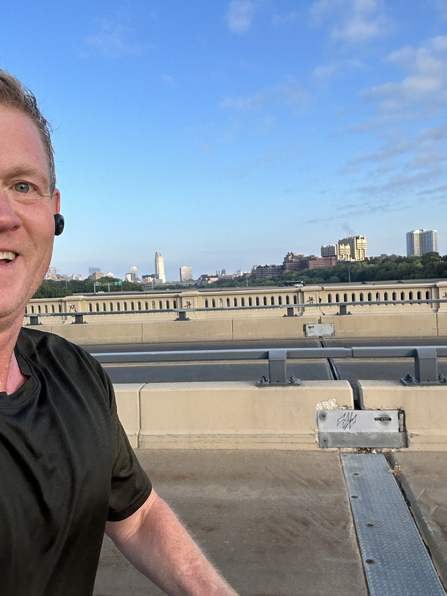 corinhoggard's tweet photo. Basically did a half marathon #RunTheRiver this morning.
Got started as the sun came up, crossed the Franklin Bridge, found the @turkeysofumn along University, went back-and-forth over the Stone Arch Bridge, and broke up a photo session. https://t.co/Yn0aQkyVT3