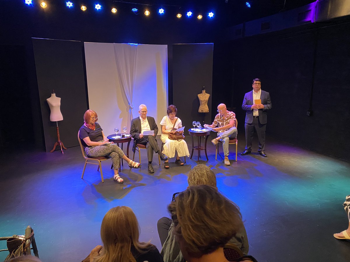 Anoche estuvimos en la presentación del libro “Conversaciones sobre agua” los autores: Ximena Gómez y George Franklin. Editorial Katakana, en el Teatro del fin del mundo de Artefactus Cultural Project, Inc. Maravillosa presentación.