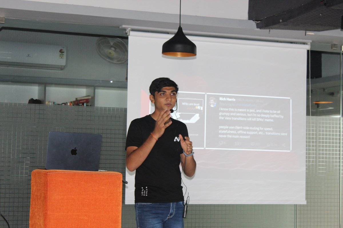 nayanvr's tweet photo. Just gave a talk on @astrodotbuild 
Thank you @jsvoyagers for giving me this amazing opportunity ✨🥂 https://t.co/AoZpAd4yiI