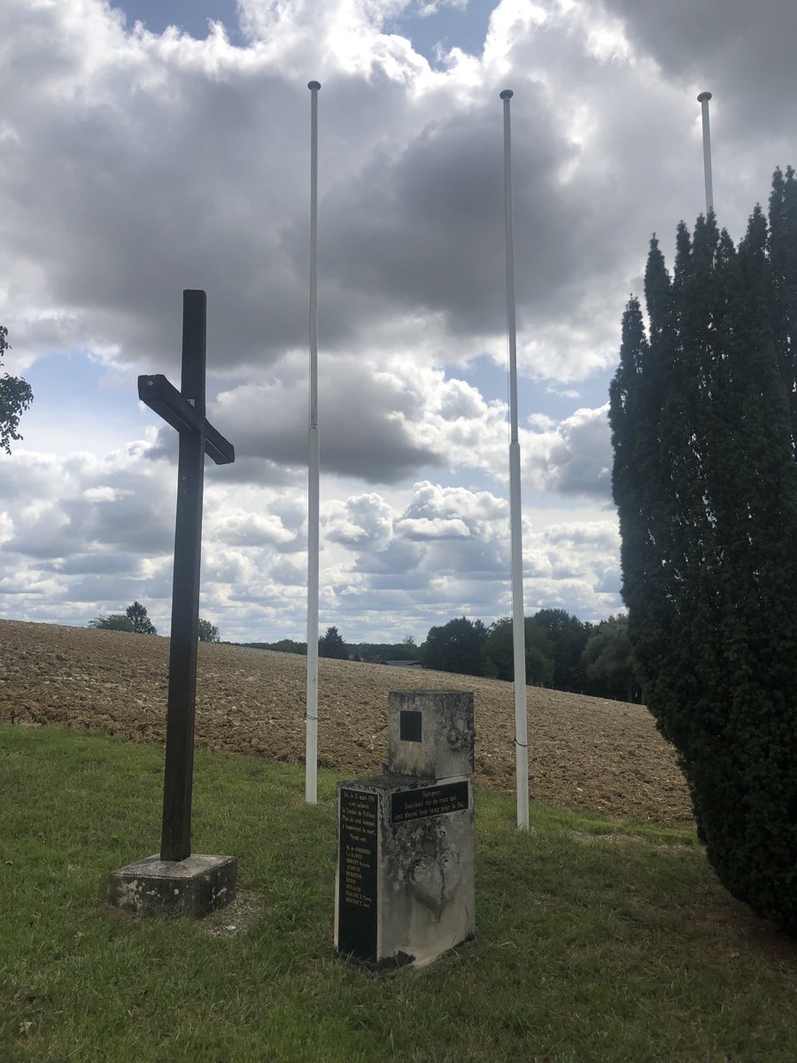 TdlTocnaye's tweet photo. Pèlerinage Mémoire #Massacres de la #MontéeRouge (15Mars1796):fin des combats de la #VendéedePalluau (#Chouannerie #BasBerry) > +100 personnes tuées pour la défense de leur foi religieuse,la #Convention ayant décrété la chasse aux prêtres réfractaires et l’interdiction des messes https://t.co/CzN3AJTwOg
