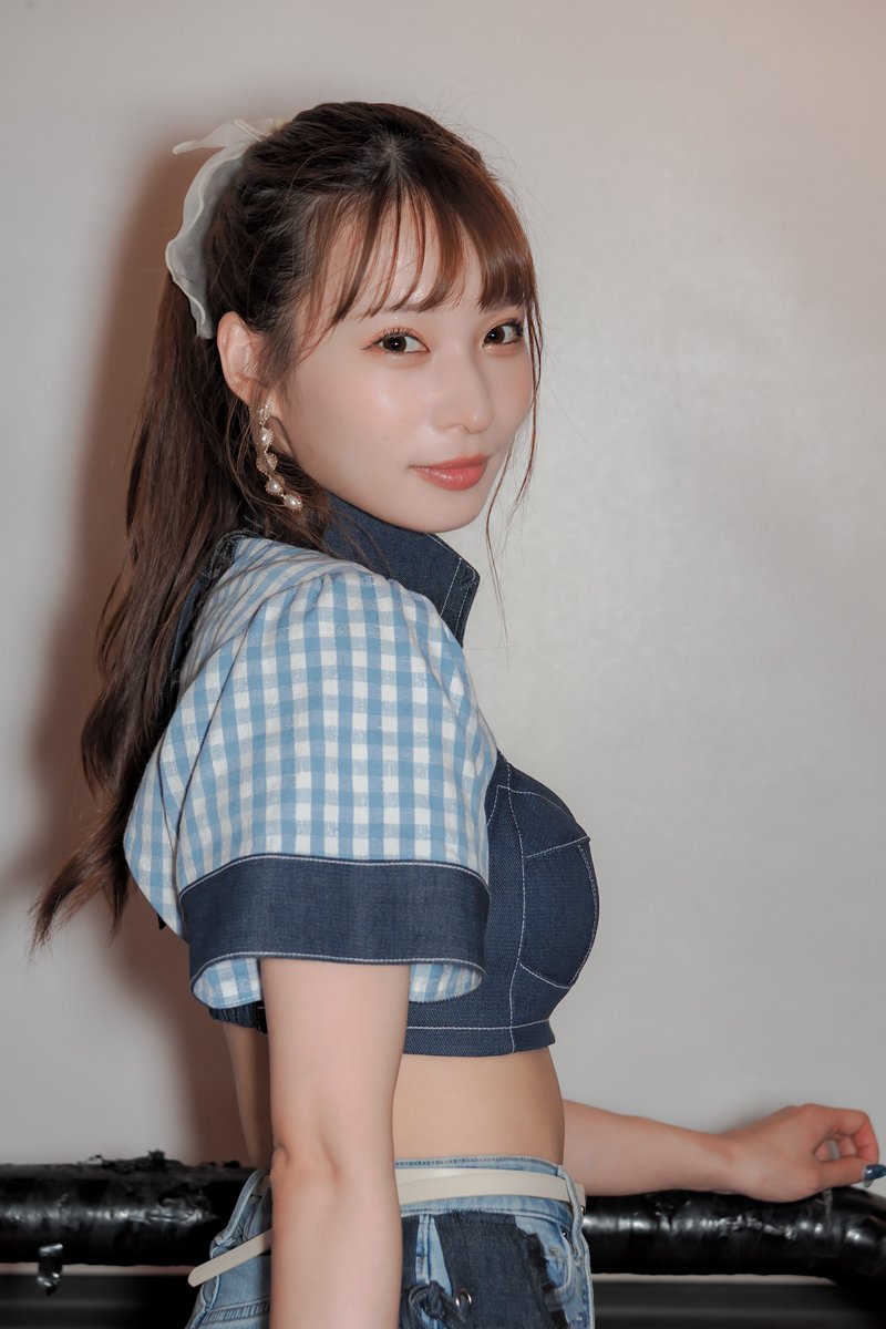 DK_onlyTN's tweet photo. 前の時は手すりとか良い小道具があったけど、何もない平場だと途端にアイデアが無くなります汗
あとセクシー過ぎるとどう撮って良いか分からなくなります😂
#きみとバンド
#大野真依 https://t.co/Ra347O12FQ