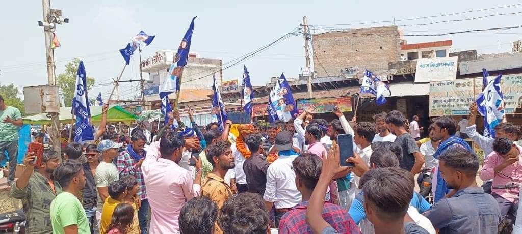 आज दिनाँक 27 अगस्त 2023 को जिला भरतपुर के नदबई विधानसभा में <a href="/ASP4Rajasthan/">Aazad Samaj Party - Rajasthan</a> आज़ाद समाज पार्टी (कांशीराम) का कार्यालय उद्धघाटन कार्यक्रम में प्रदेश पदाधिकारी शामिल हुए । <a href="/BhimArmyChief/">Chandra Shekhar Aazad</a> 
<a href="/anil_aazad/">Anil Kumar Dhenwal</a> Kumar Dhenwal 
Jitendra Hatwal 
<a href="/sunilbhinda25/">SUNIL BHINDA(JAT)</a> प्रदेश में नई पहल हुई