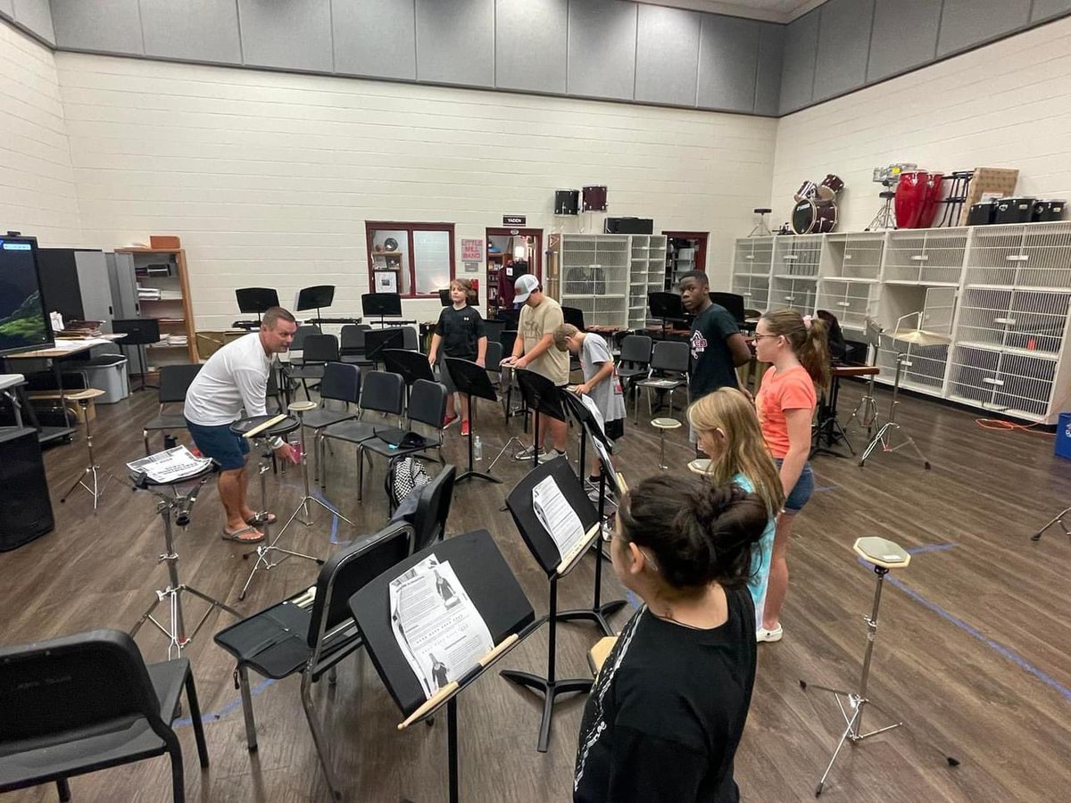 EastForsythHS's tweet photo. So proud of our #ThunderingHerd for spending their Saturday working with @LittleMillMDL 6th Grade Band - true #OneEast #collaboration #fcsfinearts @kcmartin32 https://t.co/f1ODKtaYfK