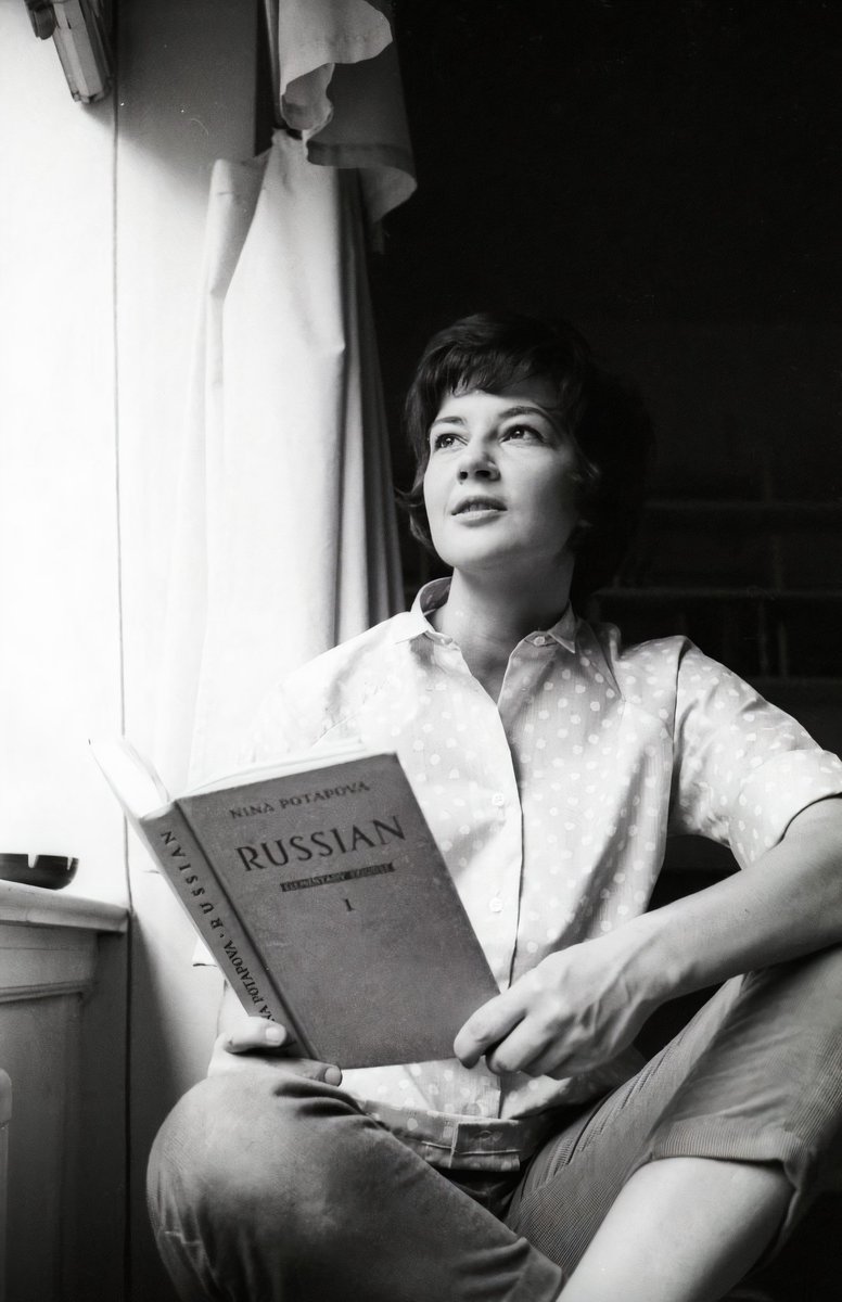 olimpiuurcan's tweet photo. For her cover story in the August 7, 1961 issue of @SInow, Lisa Lane, who won her first U.S. Women's Chess Championship title in 1959 at the age of 21, did a photoshoot with Wil Blanche. They had a special guest: Bobby Fischer. https://t.co/dJJ6Um7syp https://t.co/3s6rRvk1iP