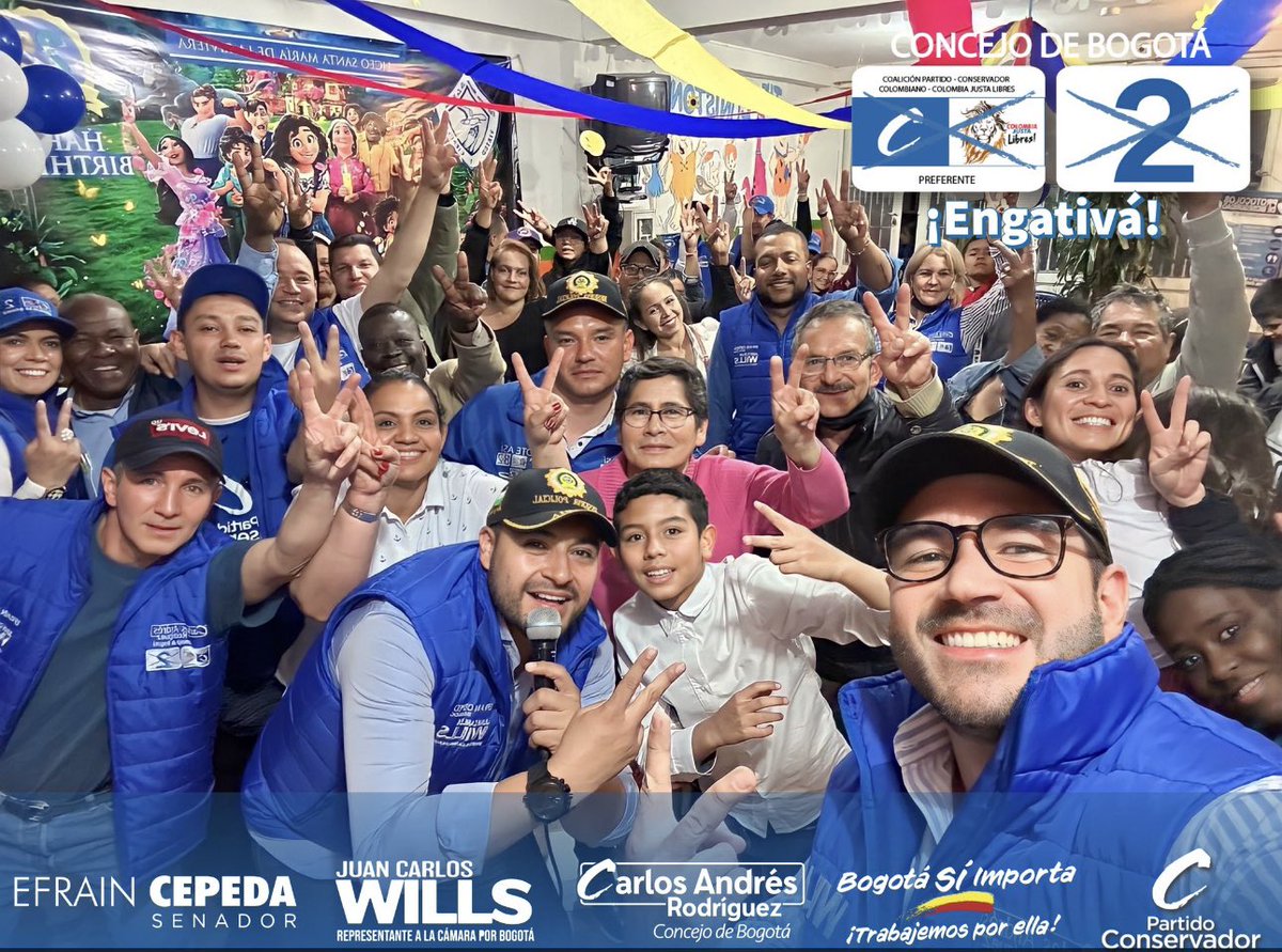 CarlosAndresRco's tweet photo. Trabajo en equipo es la capacidad de focalizar organizada y activamente el alcance de una meta común. Esa meta común para nuestro equipo se llama Bogotá. Porque la queremos, la respetamos y seguimos trabajando por ella!✌🏾. Este 29 de Octubre vota Partido Conservador C-2🦁💙💪🏼🤝 https://t.co/0P5DVeBFF0