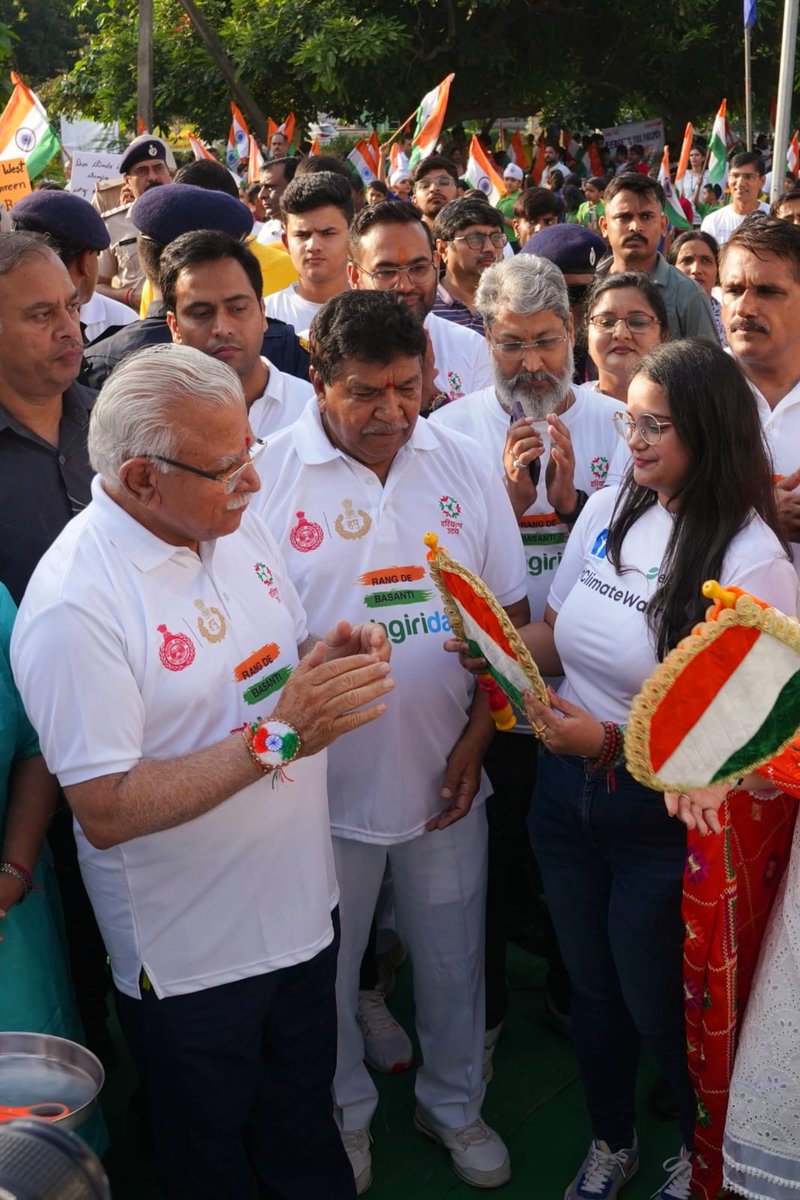 vjamanpreet's tweet photo. शहर के मुखिया और हरियाणा के विधानसभा के अध्यक्ष श्री @GianChandBjp , राज्य के मुखिया और माननीय मुख्यमंत्री हरियाणा श्री मनोहर लाल जी @mlkhattar का आसमान फाउंडेशन @teamaashman के परिवार में आकर नई मुहिम की शुरुआत करने के लिए तहें दिल से आपका शुक्रिया, नई मुहिम, नई ऊर्जा, नई कोशिश लेकिन आपका प्यार मिला!! बड़े सम्मान की बात है हमारे लिए #vjaman #Haryana #MannKiBaat True Direction @MissionLiFE_ #aashmanfoundation #ngo #climatewarrior @mygovindia #SystummArmy
